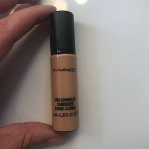 MAC Pro longwear concealer in NW25